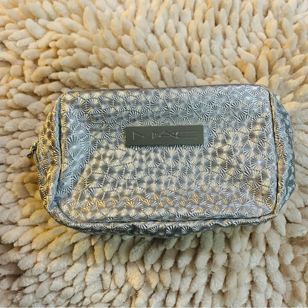 MAC Holiday 2023 Gift Cosmetic Pouch Silver